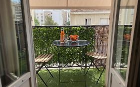 Appartement Mignon Calme Douillet Ascenseur Clim Etage Eleve Proche Parking Et Toutes Commodites Au Coeur Du Toulon Historique